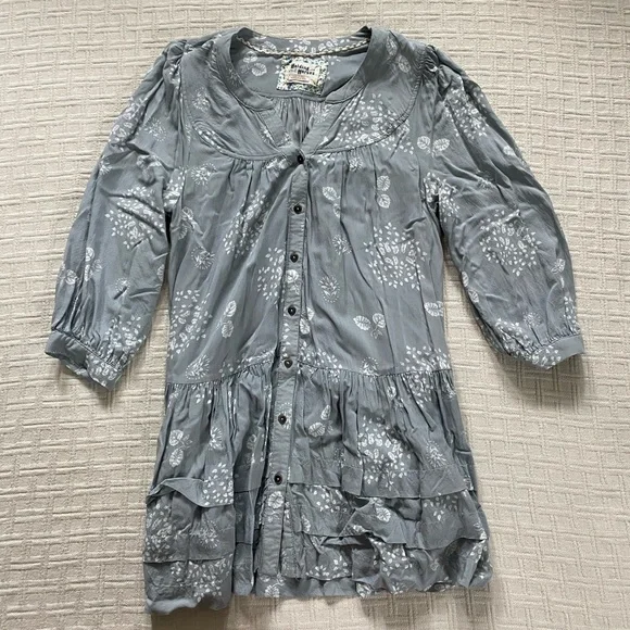 Anthropologie grey floral ruffle top. - Picture 3 of 11